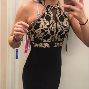 Worn once. Purchased from David’s Bridal. size 2.